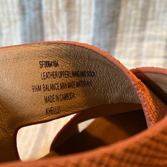 Softt Charday Wedge Sandal in Papaya Size 9.5/41 - Picture 6 of 6